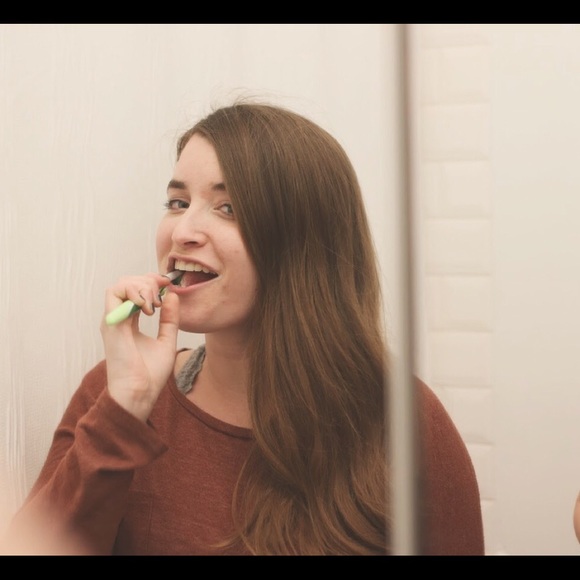 Meet your Posher, Annie - Picture 3 of 4